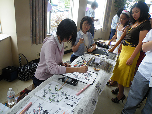 Misono Girls participating in crafts